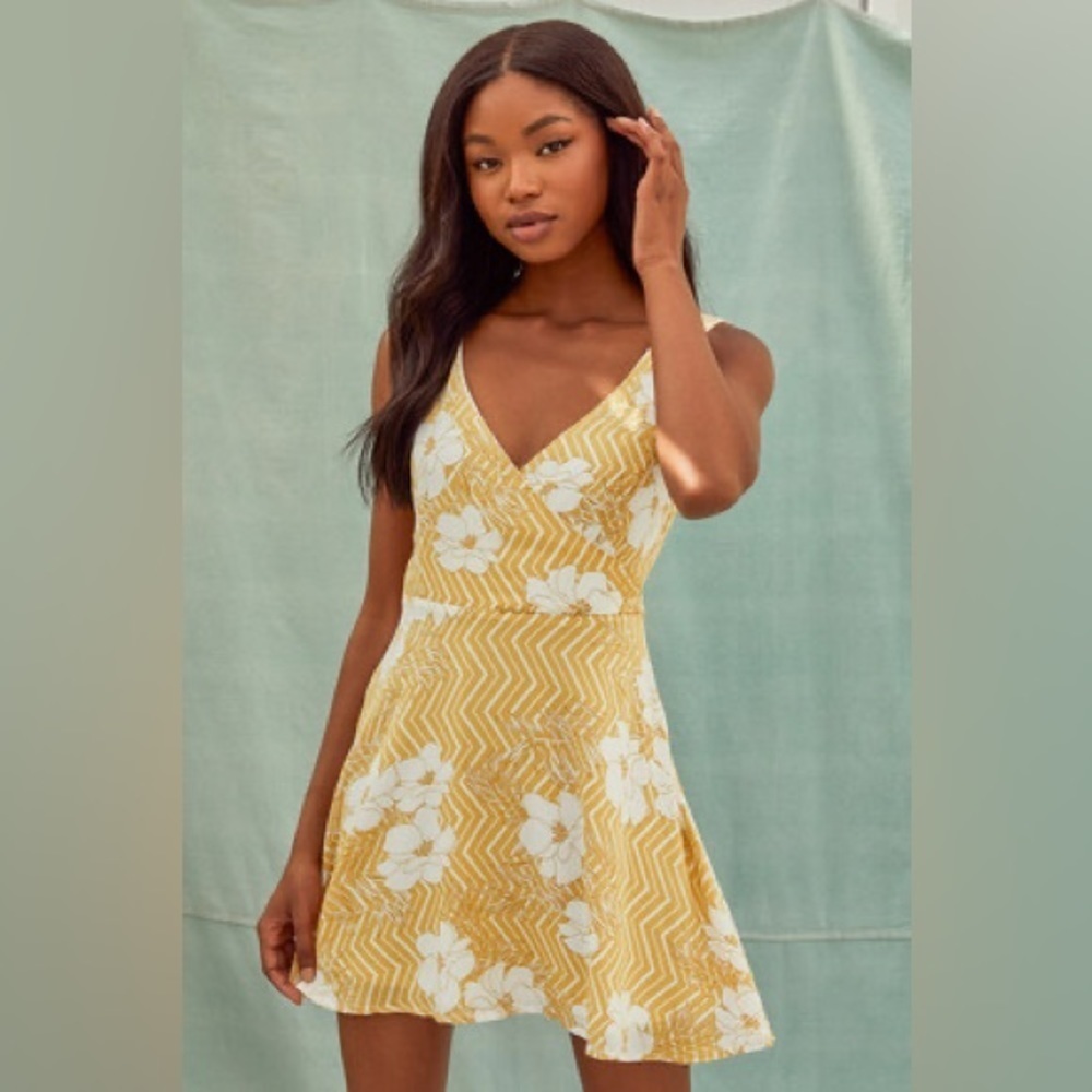 Lulu’s Wonderful Ways Yellow Floral Faux Wrap Skater Dress Size Large NEW